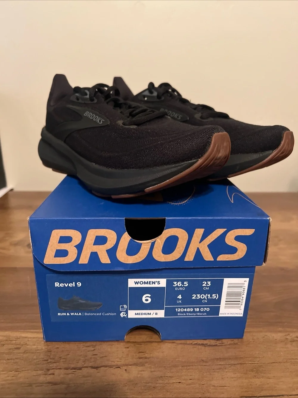 Brooks Revel 9 Womens Black Running Shoes with Brown Outsole